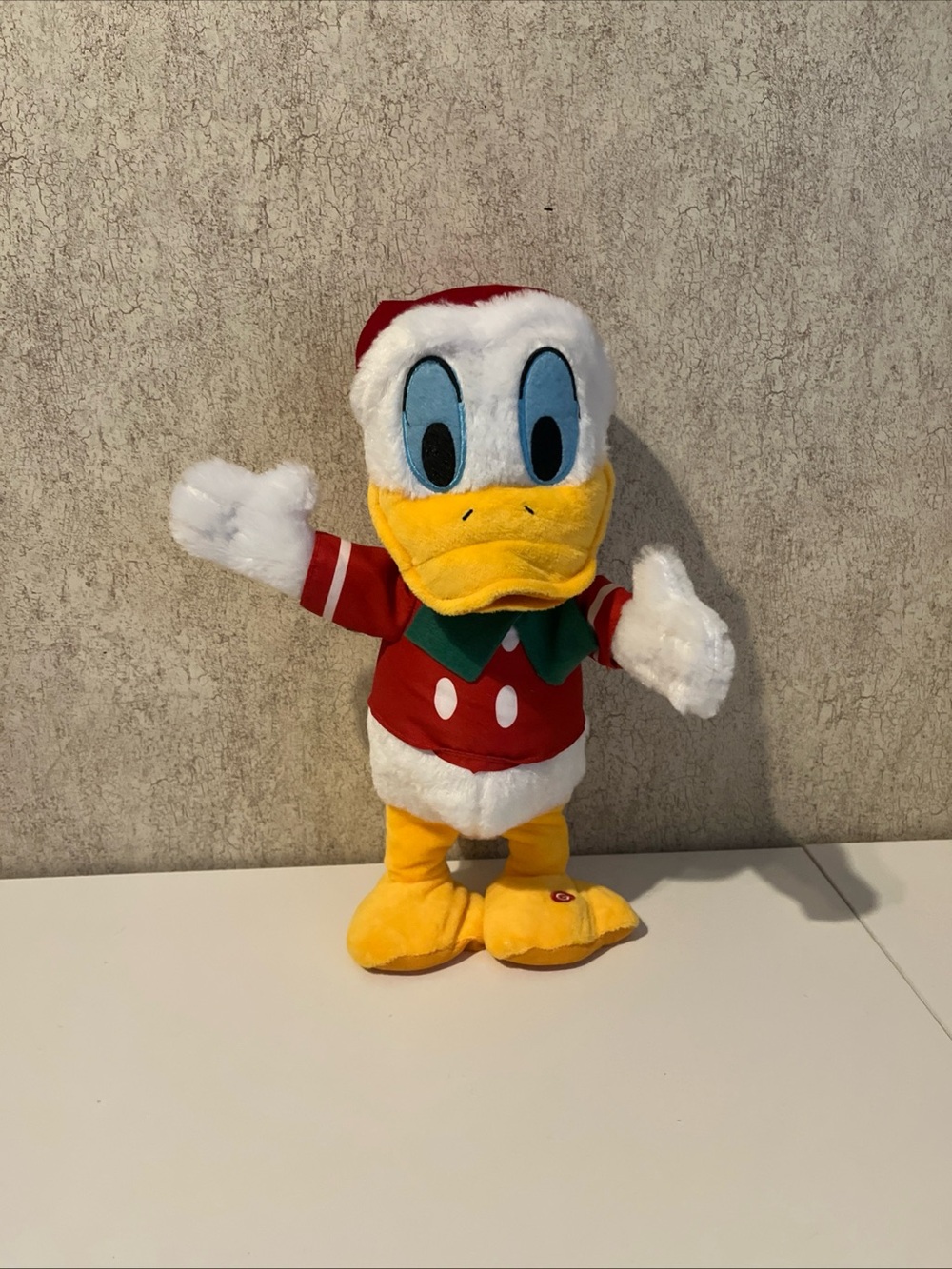 Gemmy Disney Donald Duck Animated Plush Christmas Deck the Halls Sings & Dances